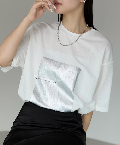 Fizz(フィズ)の「冷感鹿の子 箔プリントTシャツ(Tシャツ/カットソー・レディース・ホワイト×シルバー/ブラック×シルバー/ホワイト×ゴールド・M)」の2枚目の写真