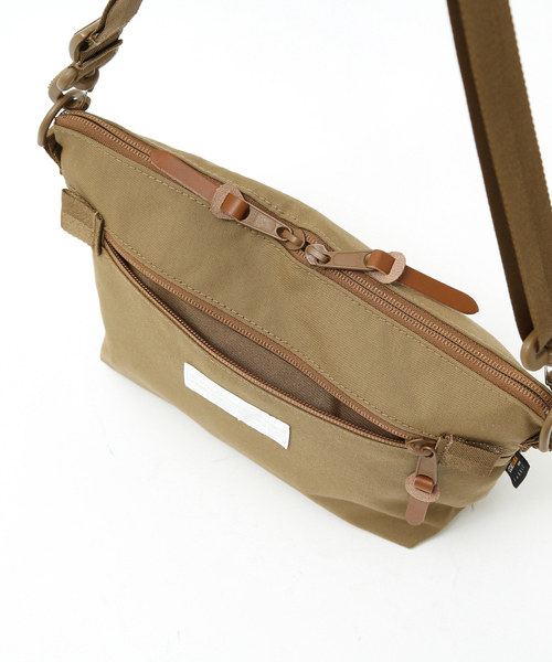 WILDERNESS EXPERIENCE(ウィルダネスエクスペリエンス)の「【WILDERNESS EXPERIENCE/ウィルダネスエクスペリエンス】Leed Shoulder Bag / ショルダーバック/ユニセックス/4L【WEB限定】(ショルダーバッグ・レディース・ブラック/ベージュ/ネイビー・フリー)」の5枚目の写真