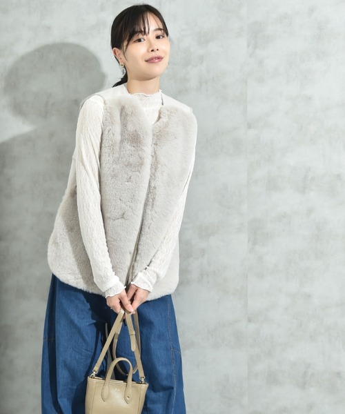 INTERPLANET（インタープラネット）の「エコファー＊ムートンチュニックベスト（ベスト・レディース・ライトグレー/チャコールグレー・FREE）」の4枚目の写真