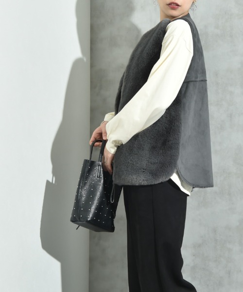 INTERPLANET（インタープラネット）の「エコファー＊ムートンチュニックベスト（ベスト・レディース・ライトグレー/チャコールグレー・FREE）」の18枚目の写真