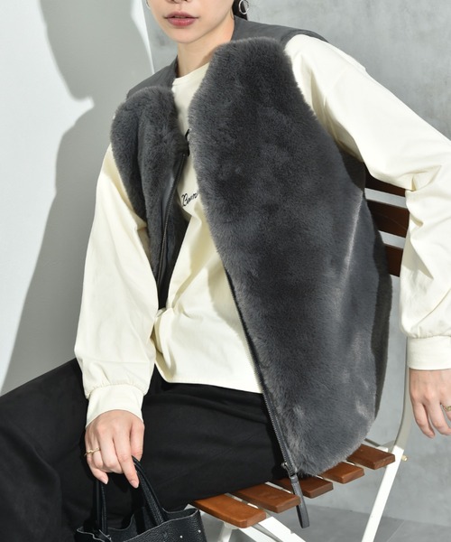 INTERPLANET（インタープラネット）の「エコファー＊ムートンチュニックベスト（ベスト・レディース・ライトグレー/チャコールグレー・FREE）」の20枚目の写真