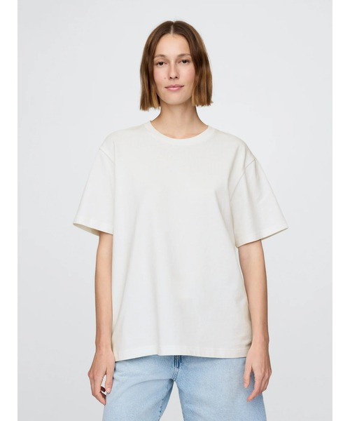 GAP(ギャップ)の「ヘビーウェイト オリジナルTシャツ(ユニセックス)(Tシャツ/カットソー・メンズ・ブラック/オフホワイト/ブルー系その他/ホワイト×ネイビー/ネイビー/ピンク系その他/ダークグリーン/カーキ/パープル/ブラウン・S/M/L/XL/XS)」の2枚目の写真