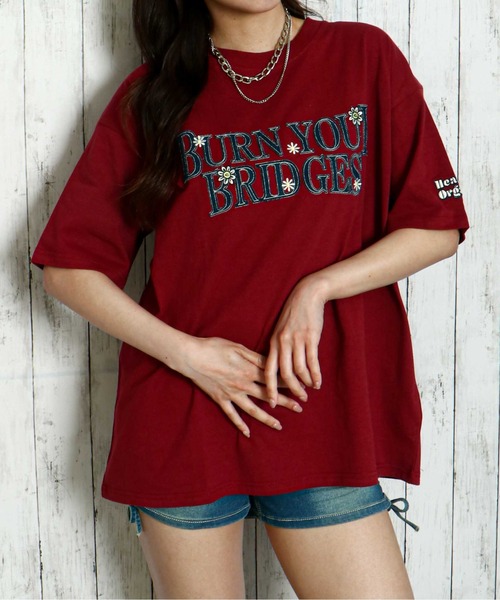 GORGE(ゴージ)の「《デニムロゴ×花刺繍》レディース 半袖Tシャツ ビッグシルエット ゆるT 春夏秋(Tシャツ/カットソー・レディース・ボルドー/スミクロ/オフホワイト・F)」の2枚目の写真