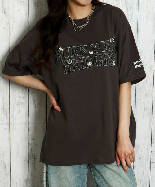 GORGE(ゴージ)の「《デニムロゴ×花刺繍》レディース 半袖Tシャツ ビッグシルエット ゆるT 春夏秋(Tシャツ/カットソー・レディース・ボルドー/スミクロ/オフホワイト・F)」の8枚目の写真
