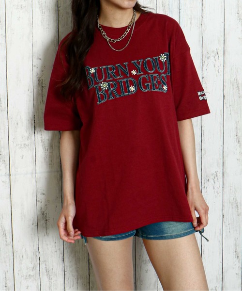 GORGE(ゴージ)の「《デニムロゴ×花刺繍》レディース 半袖Tシャツ ビッグシルエット ゆるT 春夏秋(Tシャツ/カットソー・レディース・ボルドー/スミクロ/オフホワイト・F)」の4枚目の写真