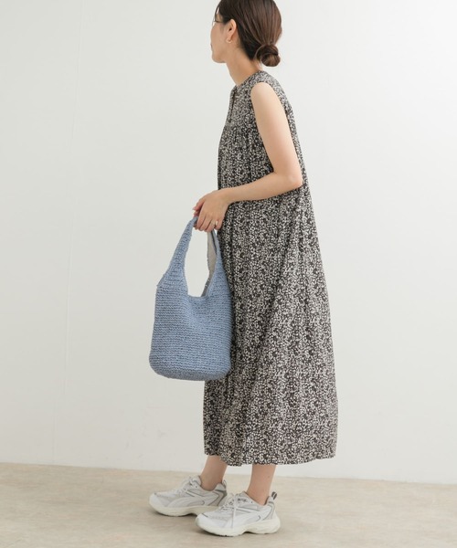 URBAN RESEARCH DOORS(アーバンリサーチドアーズ)の「小花柄ノースリーブワンピース(ワンピース・レディース・ブラック/グリーン・MEDIUM)」の5枚目の写真