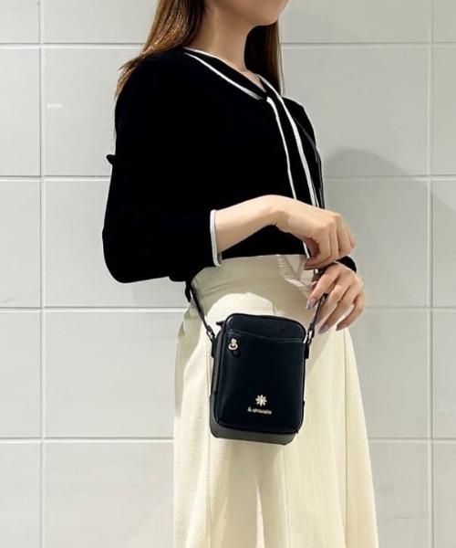 & chouette（アンドシュエット）の「≪推し事バッグ≫クリアポケット付きビジューショルダーバッグ（ショルダーバッグ・レディース・ピンク/ダルブルー系/ラベンダー/ブラック/オフホワイト・FREE）」の2枚目の写真