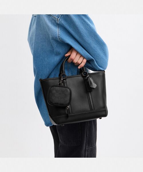COACH OUTLET｜【公式】ジップ ポーチ・シグネチャー キャンバス