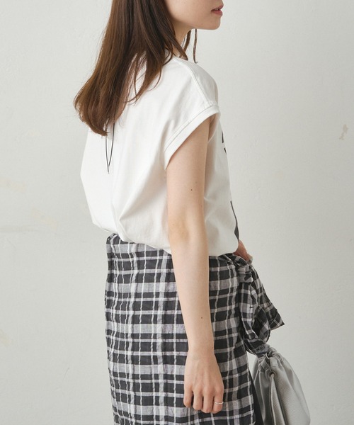 PUAL CE CIN(ピュアルセシン)の「ショート丈ロゴプリントTシャツ(Tシャツ/カットソー・レディース・オフホワイト/ネイビー・FREE)」の4枚目の写真