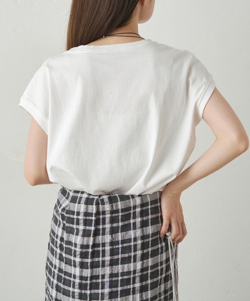 PUAL CE CIN(ピュアルセシン)の「ショート丈ロゴプリントTシャツ(Tシャツ/カットソー・レディース・オフホワイト/ネイビー・FREE)」の5枚目の写真