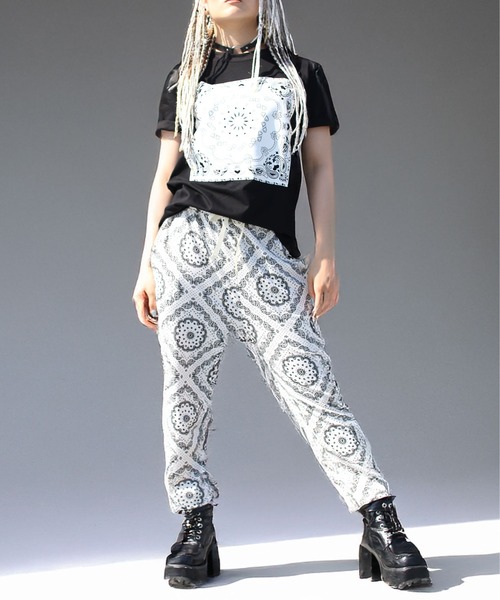 CHEER(チアー)の「ペイズリーバンダナ柄BIGTEE(Tシャツ/カットソー・レディース・ホワイト/ブラック・S/M/L)」の5枚目の写真