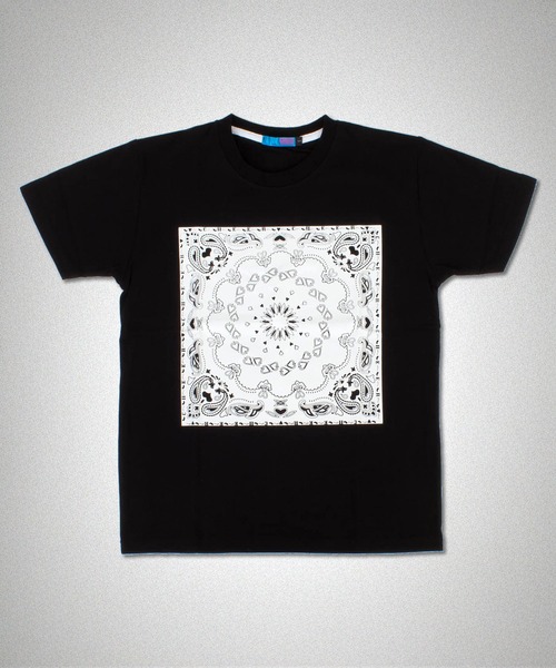 CHEER(チアー)の「ペイズリーバンダナ柄BIGTEE(Tシャツ/カットソー・レディース・ホワイト/ブラック・S/M/L)」の8枚目の写真