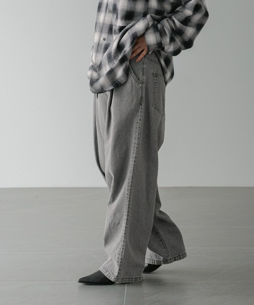 LOWRYS FARM（ローリーズファーム）の「【LFM(U)】デニムタックワイドパンツ　 571356（デニムパンツ・メンズ・ブルー/ブラック・MEDIUM/LARGE）」の17枚目の写真