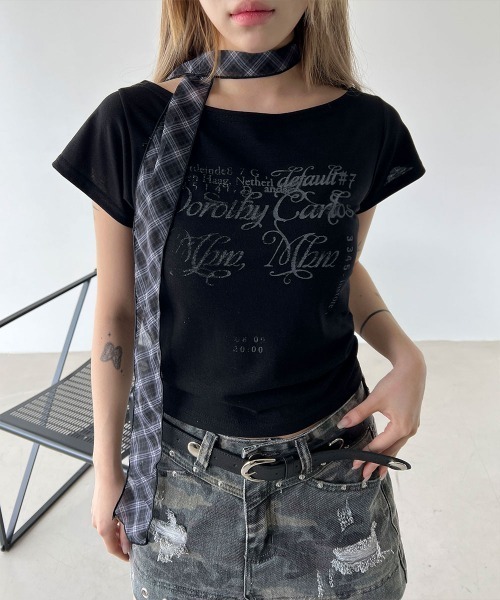 4INT.(フォイント)の「レタリング プリント ボートネック オフショルダー クロップド 半袖 Tシャツ(Tシャツ/カットソー・レディース・ブラック/ベージュ/ホワイト・FREE)」の3枚目の写真