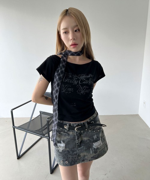 4INT.(フォイント)の「レタリング プリント ボートネック オフショルダー クロップド 半袖 Tシャツ(Tシャツ/カットソー・レディース・ブラック/ベージュ/ホワイト・FREE)」の13枚目の写真