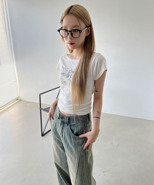 4INT.(フォイント)の「レタリング プリント ボートネック オフショルダー クロップド 半袖 Tシャツ(Tシャツ/カットソー・レディース・ブラック/ベージュ/ホワイト・FREE)」の17枚目の写真