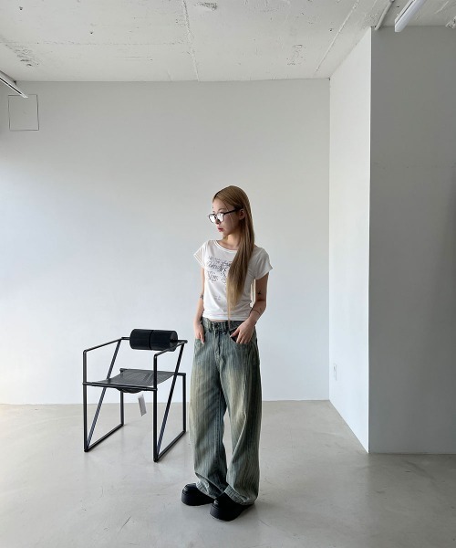 4INT.(フォイント)の「レタリング プリント ボートネック オフショルダー クロップド 半袖 Tシャツ(Tシャツ/カットソー・レディース・ブラック/ベージュ/ホワイト・FREE)」の18枚目の写真