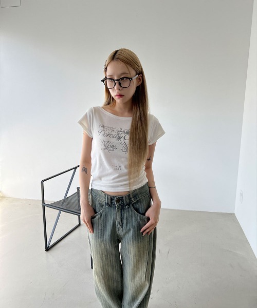4INT.(フォイント)の「レタリング プリント ボートネック オフショルダー クロップド 半袖 Tシャツ(Tシャツ/カットソー・レディース・ブラック/ベージュ/ホワイト・FREE)」の19枚目の写真