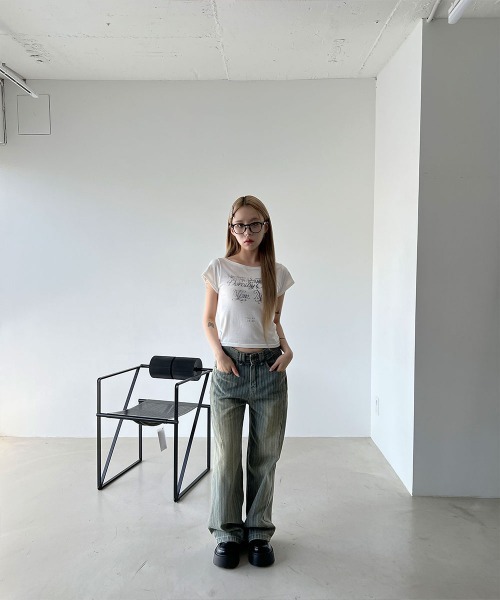 4INT.(フォイント)の「レタリング プリント ボートネック オフショルダー クロップド 半袖 Tシャツ(Tシャツ/カットソー・レディース・ブラック/ベージュ/ホワイト・FREE)」の22枚目の写真