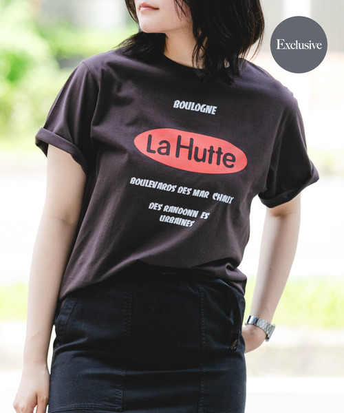 EKAL（エカル）の「『別注』La Hutte×EKAL　ロゴデザインTシャツ（Tシャツ/カットソー・レディース・ホワイト/ブラウン・ONE）」の2枚目の写真