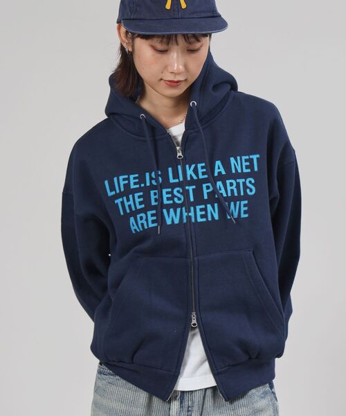 FFEIN（フェイン）の「【FFEIN（フェイン）】ヘビーウエイトぼかしロゴ立体フードジップパーカー / パーカー 裏起毛 ジップ 刺繍 ロゴ フーディ ダブルジップ（パーカー・メンズ・ワイン/アッシュグレー/ブラック/ネイビー・MEDIUM/SMALL/LARGE）」の7枚目の写真
