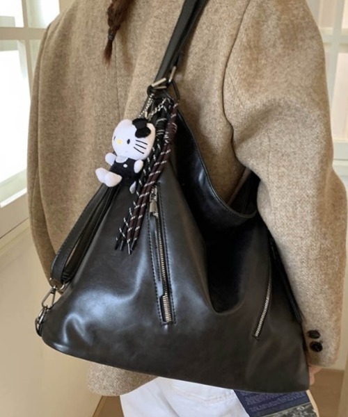 yuue' ( wear )(ユーイ)の「2WAYファスナーショルダーバッグ/リュック/A4サイズ対応(ショルダーバッグ・レディース・ダークブラウン/ブラック・FREE)」の8枚目の写真