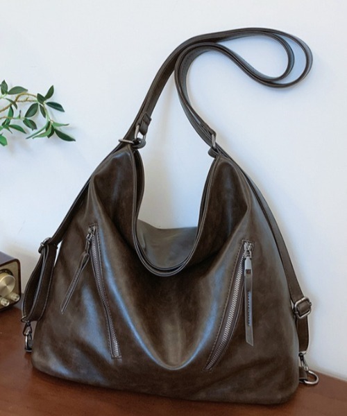 yuue' ( wear )(ユーイ)の「2WAYファスナーショルダーバッグ/リュック/A4サイズ対応(ショルダーバッグ・レディース・ダークブラウン/ブラック・FREE)」の12枚目の写真