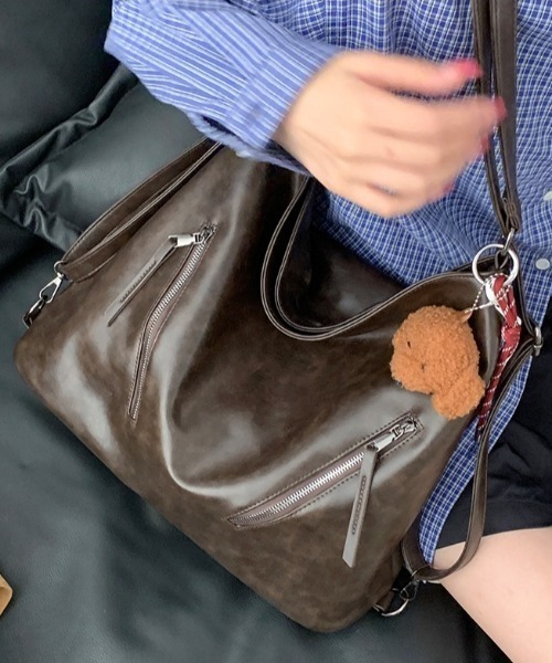 yuue' ( wear )(ユーイ)の「2WAYファスナーショルダーバッグ/リュック/A4サイズ対応(ショルダーバッグ・レディース・ダークブラウン/ブラック・FREE)」の20枚目の写真