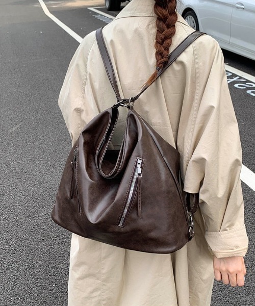 yuue' ( wear )(ユーイ)の「2WAYファスナーショルダーバッグ/リュック/A4サイズ対応(ショルダーバッグ・レディース・ダークブラウン/ブラック・FREE)」の16枚目の写真