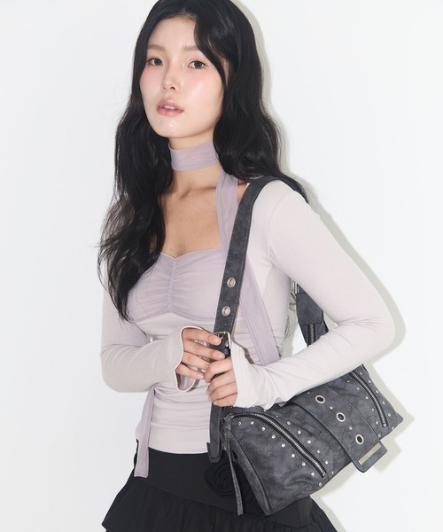 ILLIGO(イリゴ)の「【日本未発売/WEB限定】ILLIGO(イリゴ)/ヴィンテージ アイレット スタッズ ショルダーバッグ/RIFF EYELET SHOULDER BAG(ショルダーバッグ・レディース・ブラック/ベージュ/グレー・FREE)」の5枚目の写真