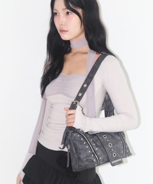 ILLIGO(イリゴ)の「【日本未発売/WEB限定】ILLIGO(イリゴ)/ヴィンテージ アイレット スタッズ ショルダーバッグ/RIFF EYELET SHOULDER BAG(ショルダーバッグ・レディース・ブラック/ベージュ/グレー・FREE)」の7枚目の写真