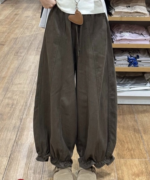 SHOUYO(ショウヨウ)の「裾フリルワイドパンツ/ダークグレー・ダークブラウン・ベージュ(その他パンツ・レディース・ダークグレー/ベージュ/ダークブラウン・M)」の3枚目の写真