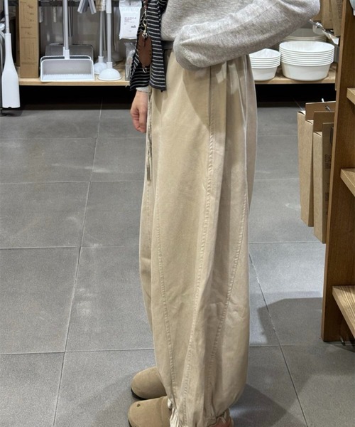 SHOUYO(ショウヨウ)の「裾フリルワイドパンツ/ダークグレー・ダークブラウン・ベージュ(その他パンツ・レディース・ダークグレー/ベージュ/ダークブラウン・M)」の6枚目の写真