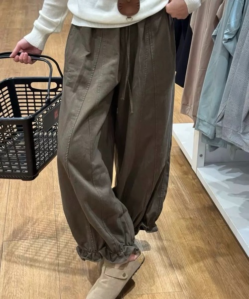 SHOUYO(ショウヨウ)の「裾フリルワイドパンツ/ダークグレー・ダークブラウン・ベージュ(その他パンツ・レディース・ダークグレー/ベージュ/ダークブラウン・M)」の7枚目の写真