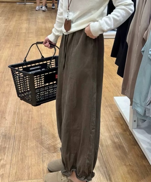 SHOUYO(ショウヨウ)の「裾フリルワイドパンツ/ダークグレー・ダークブラウン・ベージュ(その他パンツ・レディース・ダークグレー/ベージュ/ダークブラウン・M)」の9枚目の写真