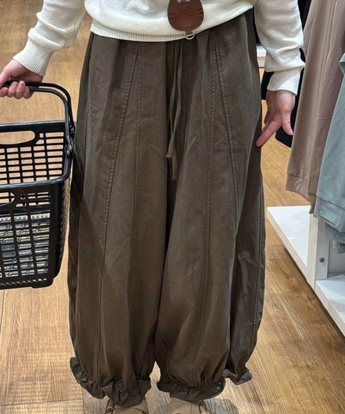SHOUYO(ショウヨウ)の「裾フリルワイドパンツ/ダークグレー・ダークブラウン・ベージュ(その他パンツ・レディース・ダークグレー/ベージュ/ダークブラウン・M)」の16枚目の写真