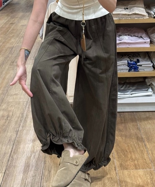 SHOUYO(ショウヨウ)の「裾フリルワイドパンツ/ダークグレー・ダークブラウン・ベージュ(その他パンツ・レディース・ダークグレー/ベージュ/ダークブラウン・M)」の14枚目の写真