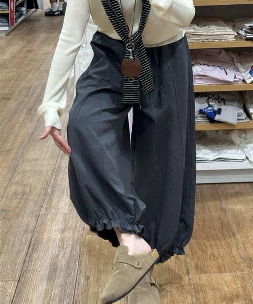 SHOUYO(ショウヨウ)の「裾フリルワイドパンツ/ダークグレー・ダークブラウン・ベージュ(その他パンツ・レディース・ダークグレー/ベージュ/ダークブラウン・M)」の18枚目の写真
