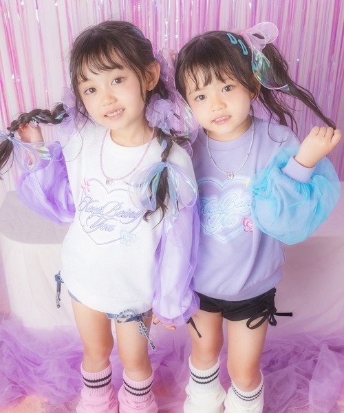 ANAP kids（アナップキッズ）の「袖チュール ハートプリント スウェット（スウェット・キッズ・ブラック/ラベンダー/ホワイト・110/120/130）」の2枚目の写真