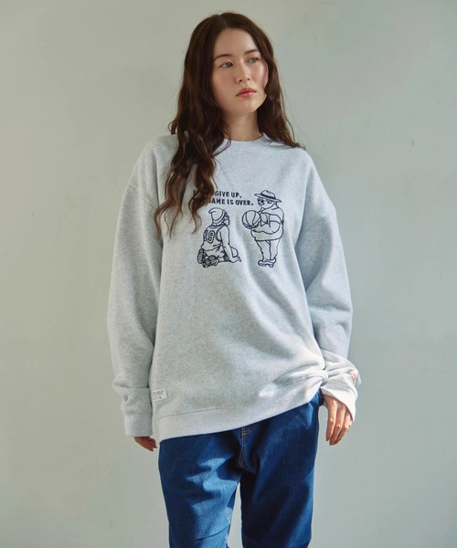 go slow caravan(ゴースローキャラバン)の「Duckster/ダックスター 名場面刺繍 クルースウェット(スウェット・メンズ・ブラック/グリーン/ライトグレー・MEDIUM/LARGE/X-LARGE)」の2枚目の写真