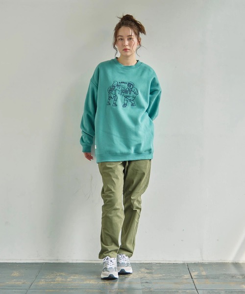 go slow caravan(ゴースローキャラバン)の「Duckster/ダックスター 名場面刺繍 クルースウェット(スウェット・メンズ・ブラック/グリーン/ライトグレー・MEDIUM/LARGE/X-LARGE)」の12枚目の写真