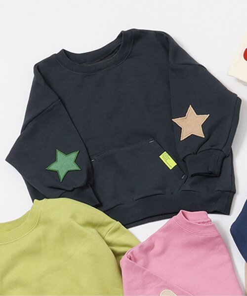 BREEZE(ブリーズ)の「【リンク/ジュニア対応】イロイロパッチトレーナー(スウェット・キッズ・オフホワイト/チャコール/ネイビー/オレンジ/ピンク/レインボー/ライム・80/90/100/110/120/130/140)」の2枚目の写真