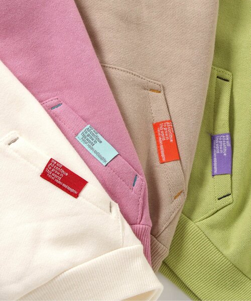 BREEZE(ブリーズ)の「【リンク/ジュニア対応】イロイロパッチトレーナー(スウェット・キッズ・オフホワイト/チャコール/ネイビー/オレンジ/ピンク/レインボー/ライム・80/90/100/110/120/130/140)」の19枚目の写真