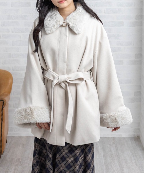 clear（クリア）の「ベルト付きミドルファーコート[大人 フェミニン 上品]≪AW新作≫（その他アウター・レディース・アイボリー/ブラック/グレイッシュベージュ・F）」の6枚目の写真