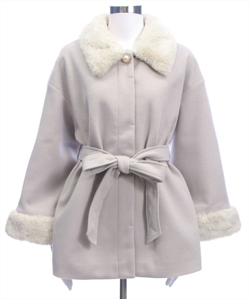 clear（クリア）の「ベルト付きミドルファーコート[大人 フェミニン 上品]≪AW新作≫（その他アウター・レディース・アイボリー/ブラック/グレイッシュベージュ・F）」の10枚目の写真