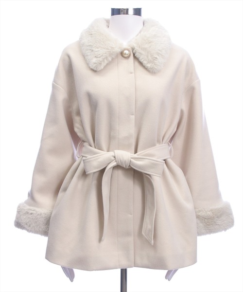 clear（クリア）の「ベルト付きミドルファーコート[大人 フェミニン 上品]≪AW新作≫（その他アウター・レディース・アイボリー/ブラック/グレイッシュベージュ・F）」の11枚目の写真