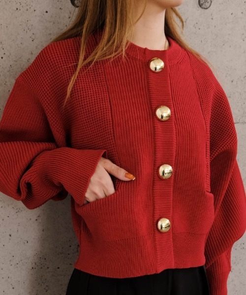 aquagarage（アクアガレージ）の「BIGボタンニットカーディガン（カーディガン/ボレロ・レディース・アイボリー/レッド/チャコール・FREE）」の4枚目の写真