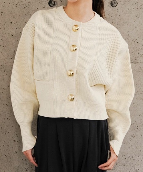 aquagarage（アクアガレージ）の「BIGボタンニットカーディガン（カーディガン/ボレロ・レディース・アイボリー/レッド/チャコール・FREE）」の16枚目の写真