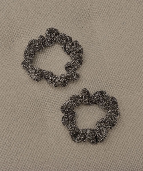 TONE SELECT GOODS（トーンセレクトグッズ）の「【resonance】キラキラ ラメ シュシュ【2個セット】（シュシュ・レディース・ブラウン/シルバー/ブラック・FREE）」の3枚目の写真