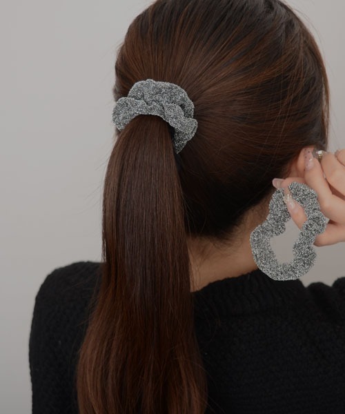 TONE SELECT GOODS（トーンセレクトグッズ）の「【resonance】キラキラ ラメ シュシュ【2個セット】（シュシュ・レディース・ブラウン/シルバー/ブラック・FREE）」の8枚目の写真